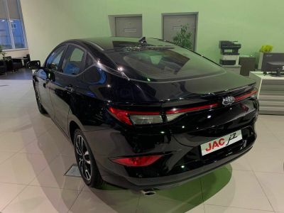 JAC J7 Luxury 1.5 CVT превью 2