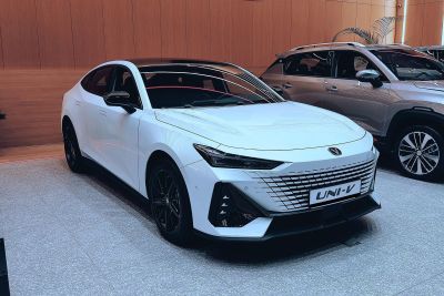 Changan UNI-V DLX 1.5 АМТ превью 2