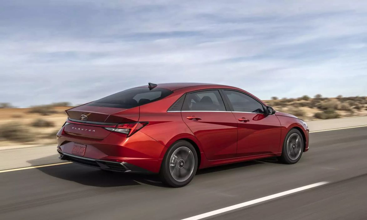 Hyundai Elantra Комфорт / Comfort 2.0 АКПП фото 3