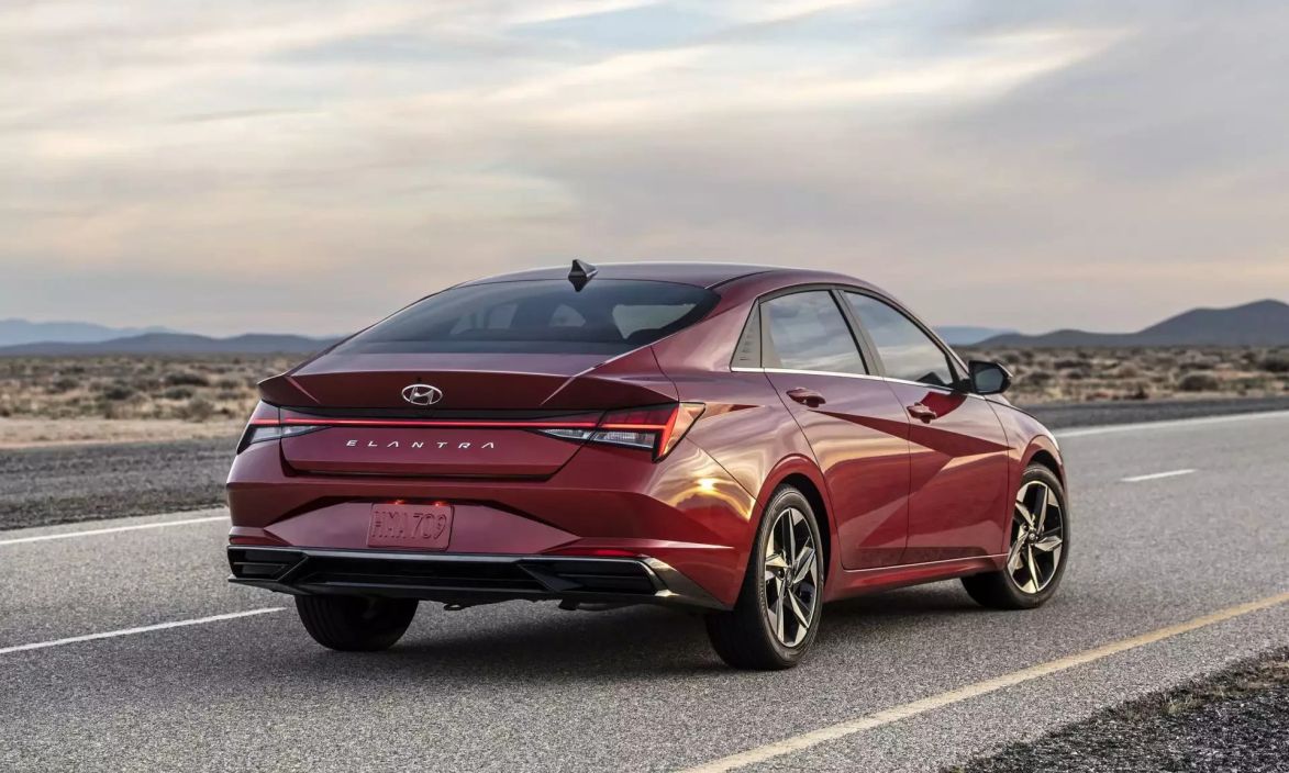 Hyundai Elantra Стиль / Style 2.0 АКПП фото 8