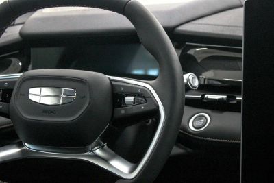 Geely Preface Flagship 2.0 АМТ превью 11
