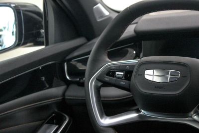 Geely Preface Flagship 2.0 АМТ превью 12
