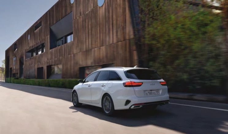 Kia Ceed SW Премиум / Premium 1.6 АКПП фото 3