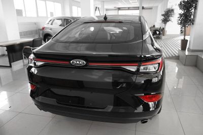 JAC J7 Luxury 1.5 CVT превью 4