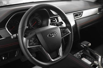 JAC J7 Luxury 1.5 CVT превью 6