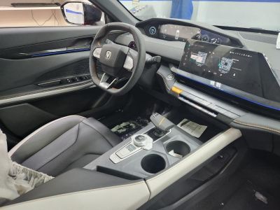 Changan UNI-V DLX 1.5 АМТ превью 9