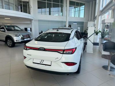 JAC J7 Tech 1.5 CVT превью 3