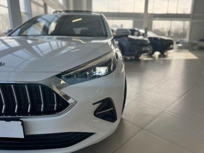 JAC J7 Tech 1.5 CVT превью 4