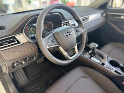 JAC J7 Tech 1.5 CVT превью 5