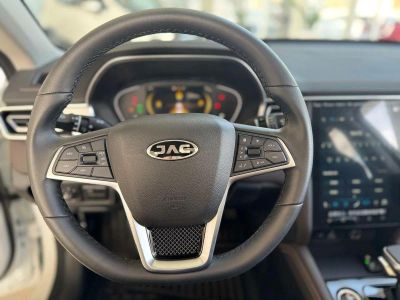 JAC J7 Tech 1.5 CVT превью 6