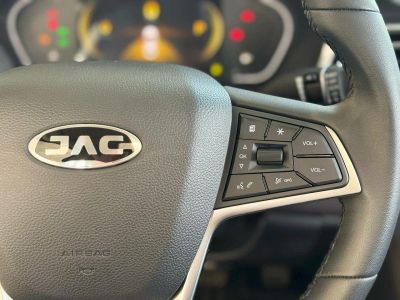 JAC J7 Tech 1.5 CVT превью 7
