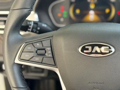 JAC J7 Tech 1.5 CVT превью 12