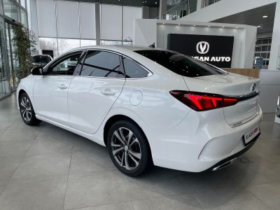 Changan Eado Plus DLX 1.4 АМТ превью 2
