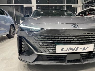 Changan UNI-V DLX 1.5 АМТ превью 2