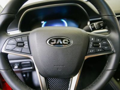 JAC J7 Luxury 1.5 CVT превью 9