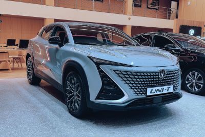 Changan UNI-T Luxe 1.5 АМТ превью 2