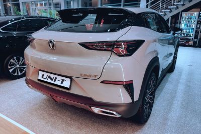 Changan UNI-T Luxe 1.5 АМТ превью 4