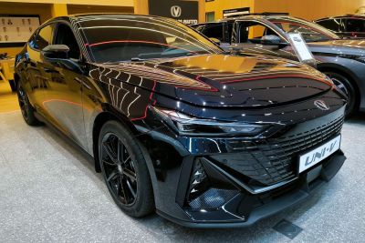 Changan UNI-V DLX 1.5 АМТ превью 2