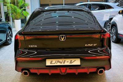 Changan UNI-V DLX 1.5 АМТ превью 4