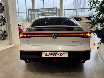 Changan UNI-V DLX 1.5 АМТ превью 2