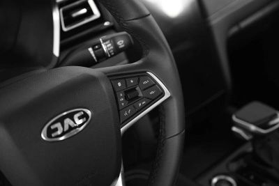 JAC J7 Luxury 1.5 CVT превью 9