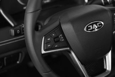 JAC J7 Luxury 1.5 CVT превью 10