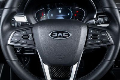 JAC J7 Luxury 1.5 CVT превью 7