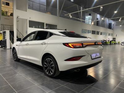 JAC J7 Tech 1.5 CVT превью 3
