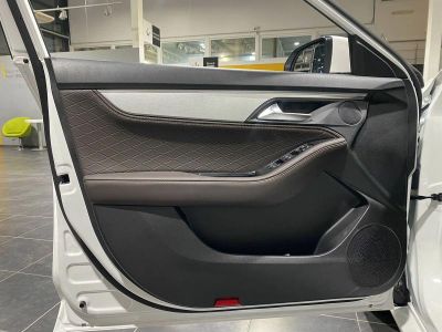 JAC J7 Tech 1.5 CVT превью 7