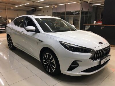 JAC J7 Tech 1.5 CVT превью 2