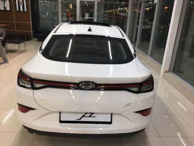 JAC J7 Tech 1.5 CVT превью 3